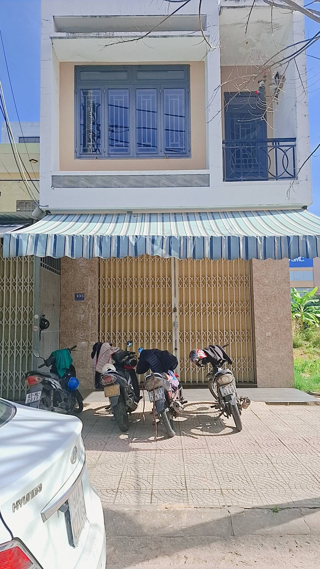 Nhà phố 2 tầng ven sông Hòa Xuân giá tốt