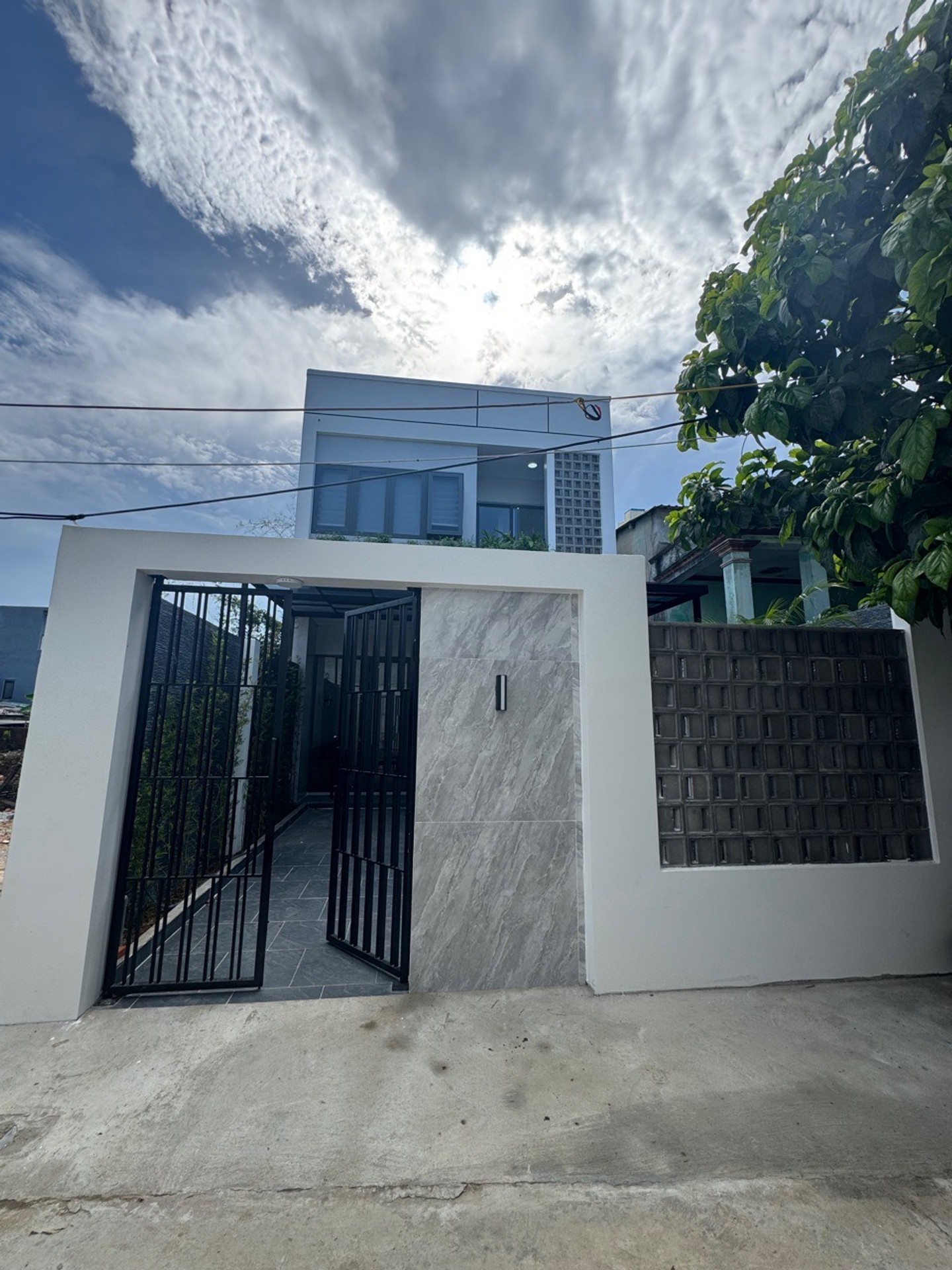 Nhà đẹp Cẩm Lệ giá tốt - Sân vườn rộng, full nội thất cao cấp
