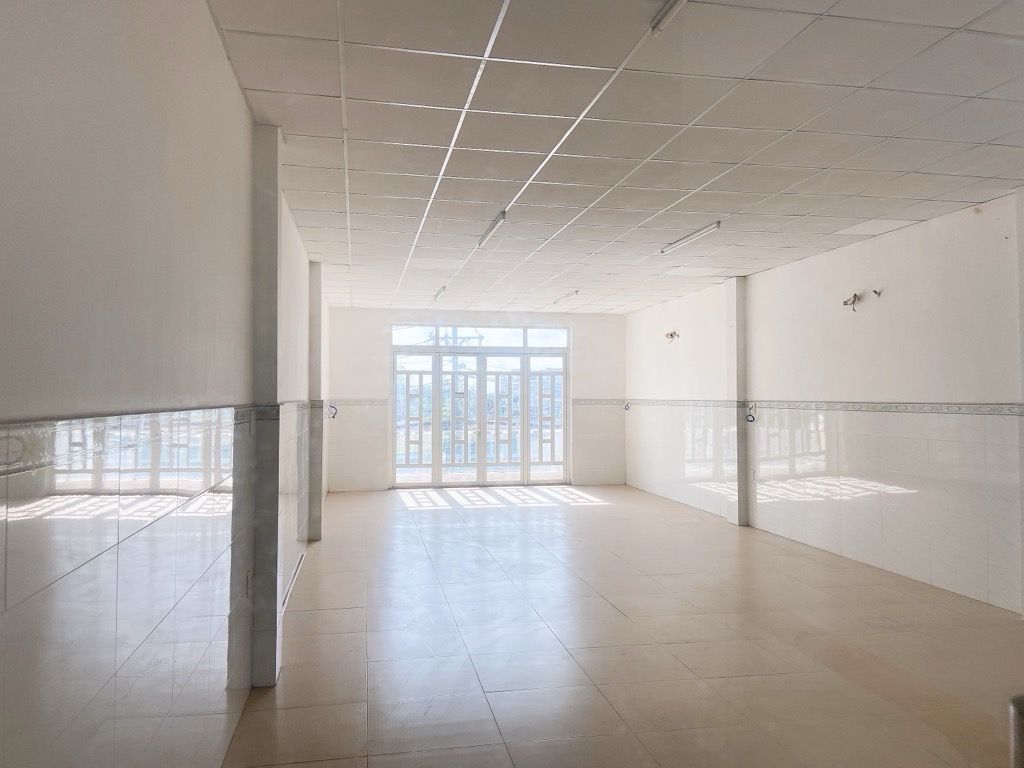 Bán nhà mặt phố 2 tầng, diện tích 240m2, giá ưu đãi tại Quận 9