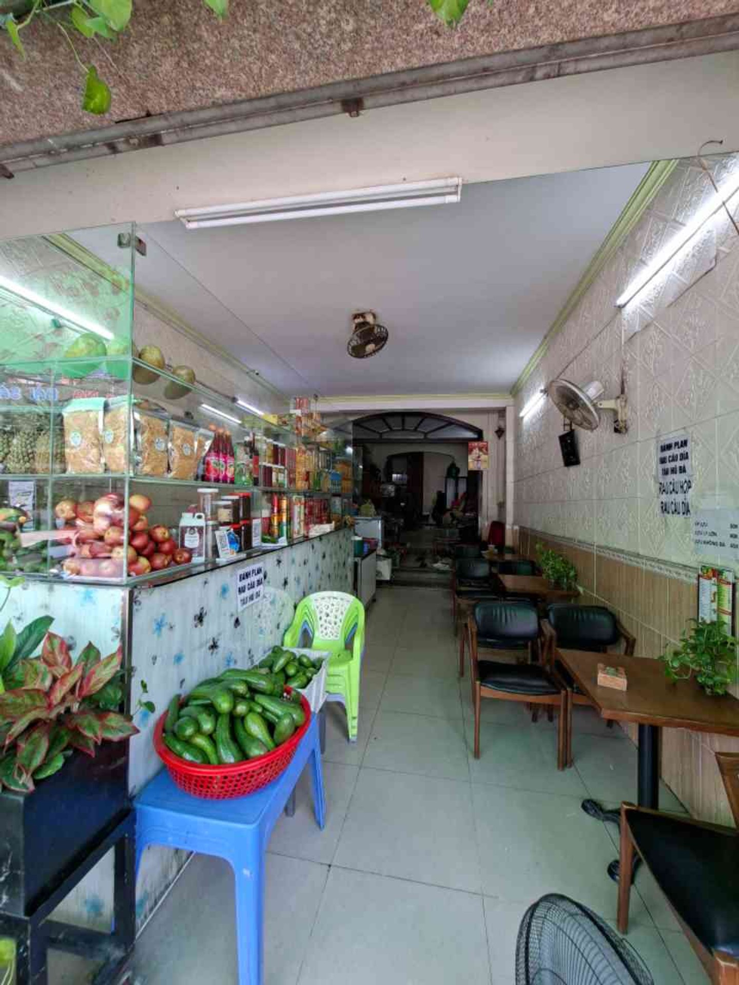 Bán nhà mặt phố 3 tầng, mặt tiền rộng tại Tân Bình