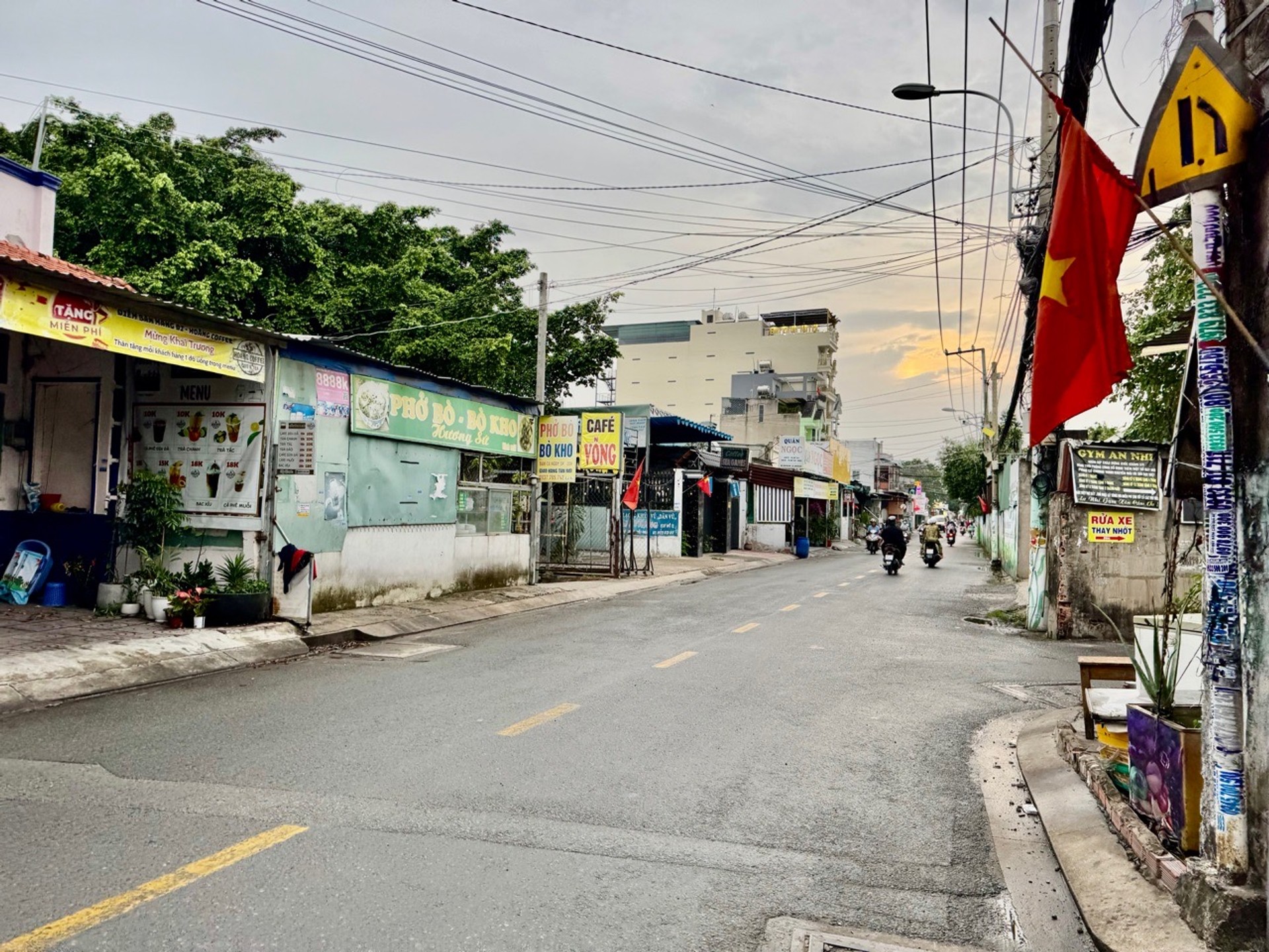 Nhà Mặt Phố Ngang Rộng, Kinh Doanh Đỉnh Gần Chợ Hiệp Thành