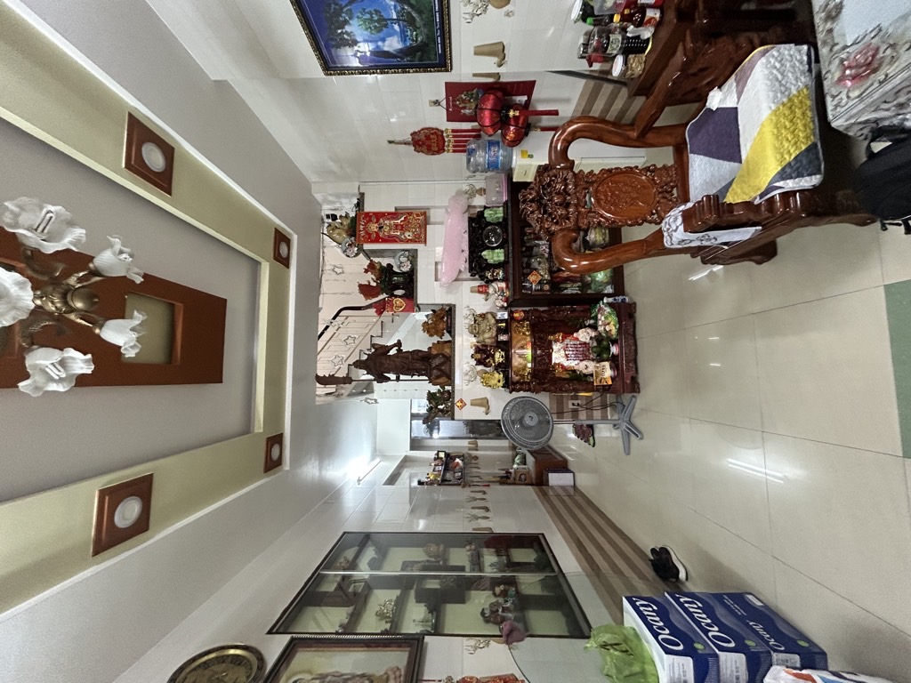Nhà rộng 3 tầng, hẻm xe hơi, tiện nghi tuyệt vời ở Mã Lò
