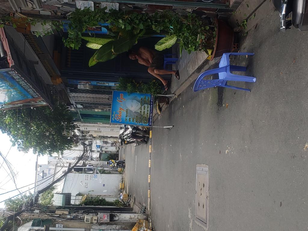 Nhà nhỏ giá hời ngay trung tâm Tân Bình
