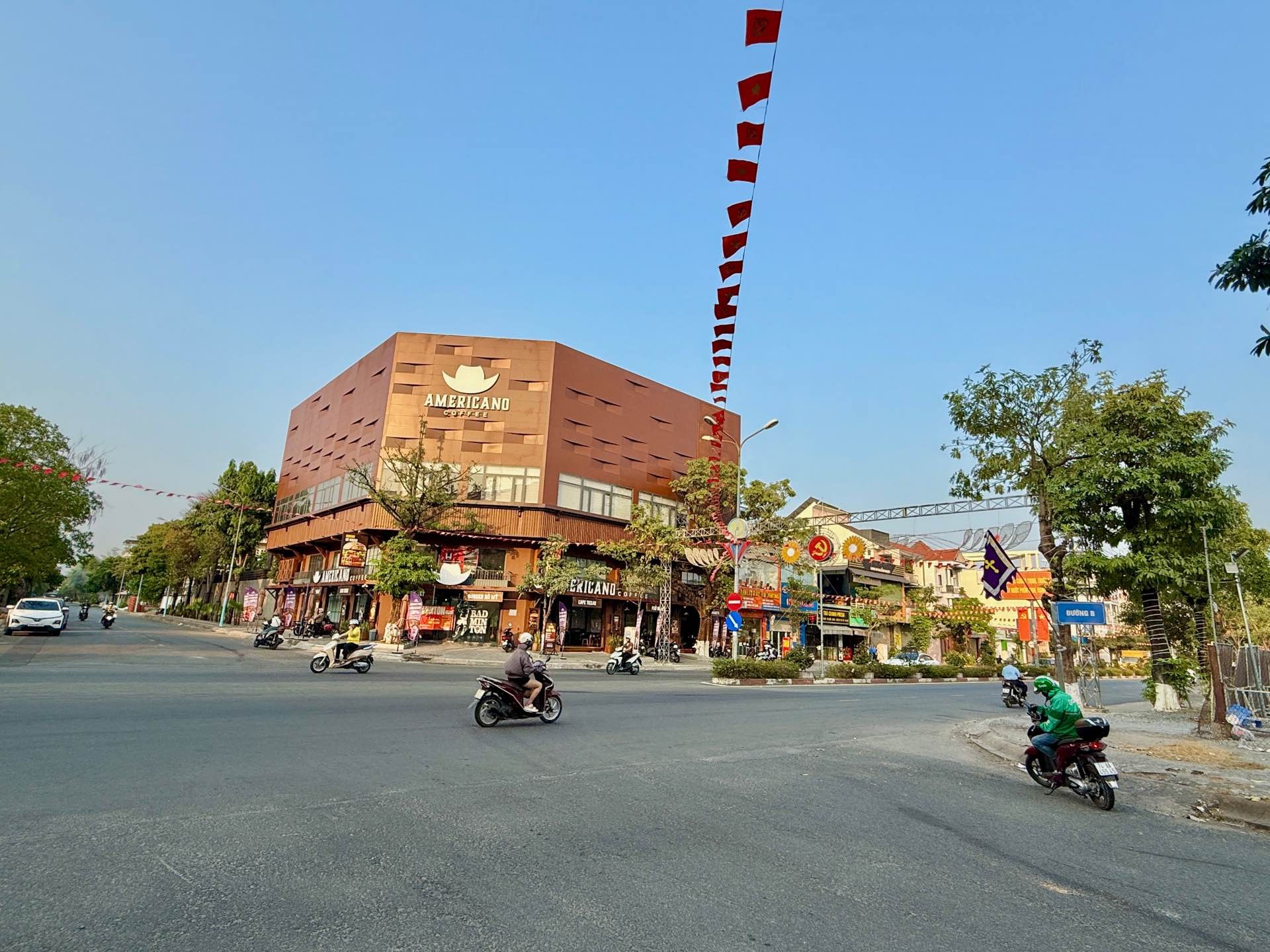 ĐẲNG CẤP NHẤT TP DĨ AN- 90TR/M2- ĐỪƠNG SỐ 9 - 200M2 - XÂY 6 TẦNG🏡ĐƯỜNG RỘNG 25M