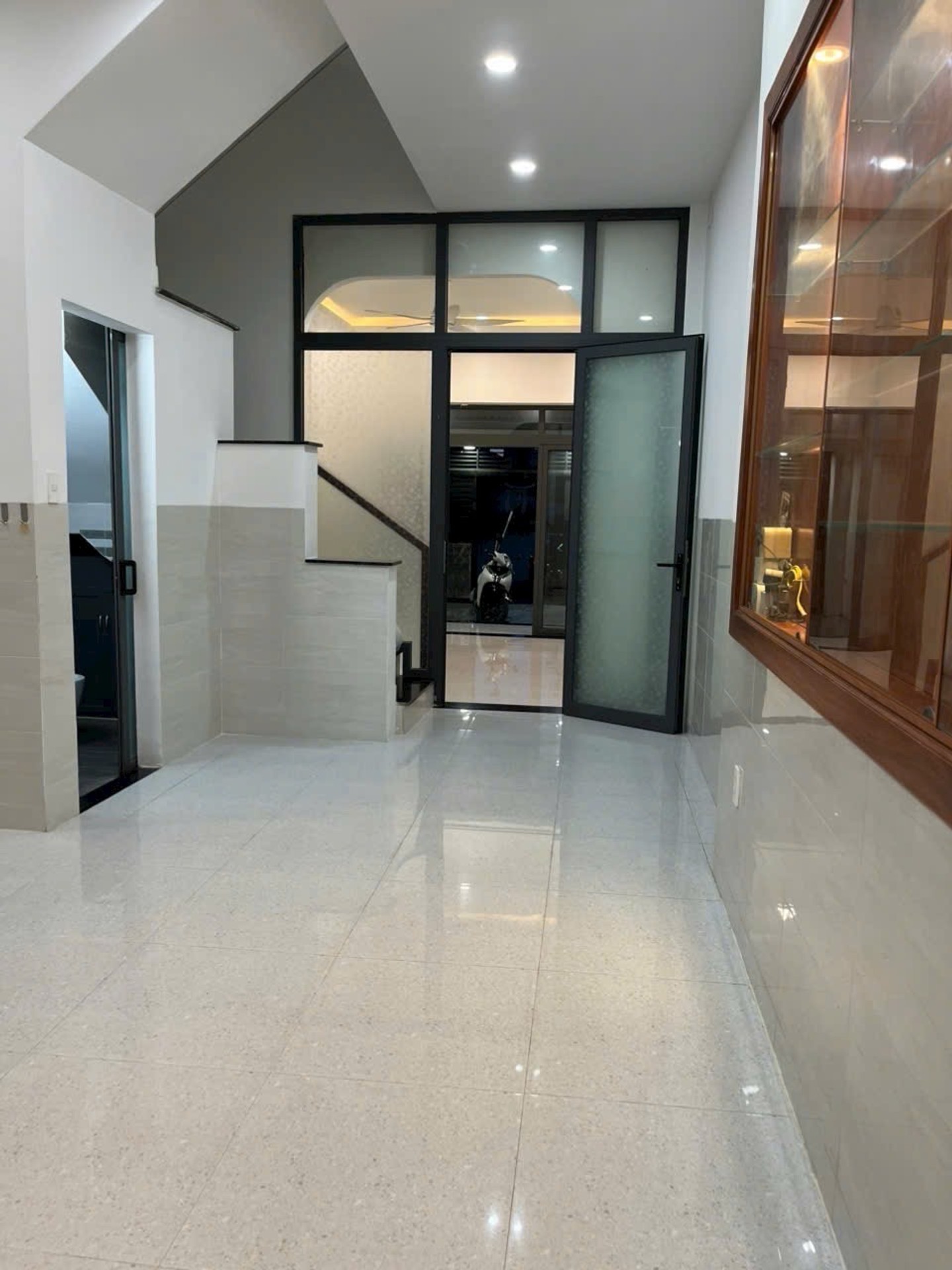 Ô TÔ VÀO NHÀ - GẦN MẶT TIỀN - GẦN KHU VIP VẠN PHÚC - GẦN BỆNH VIỆN ĐA KHOA HẠNH PHÚC - NHÀ 2 MẶT TI