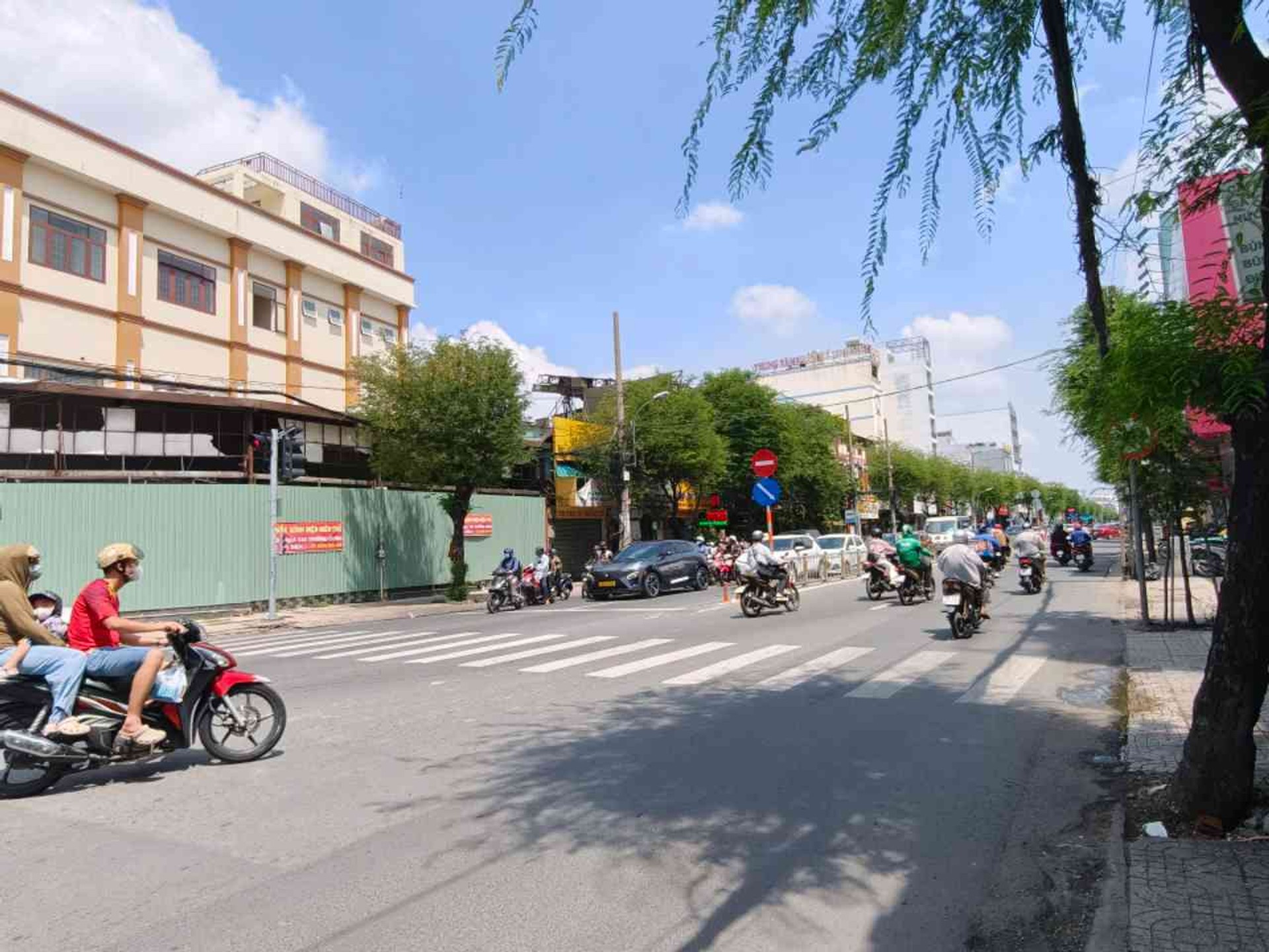 Nhà mặt phố Trường Chinh sầm uất, 4 tầng tiện nghi, 97m2