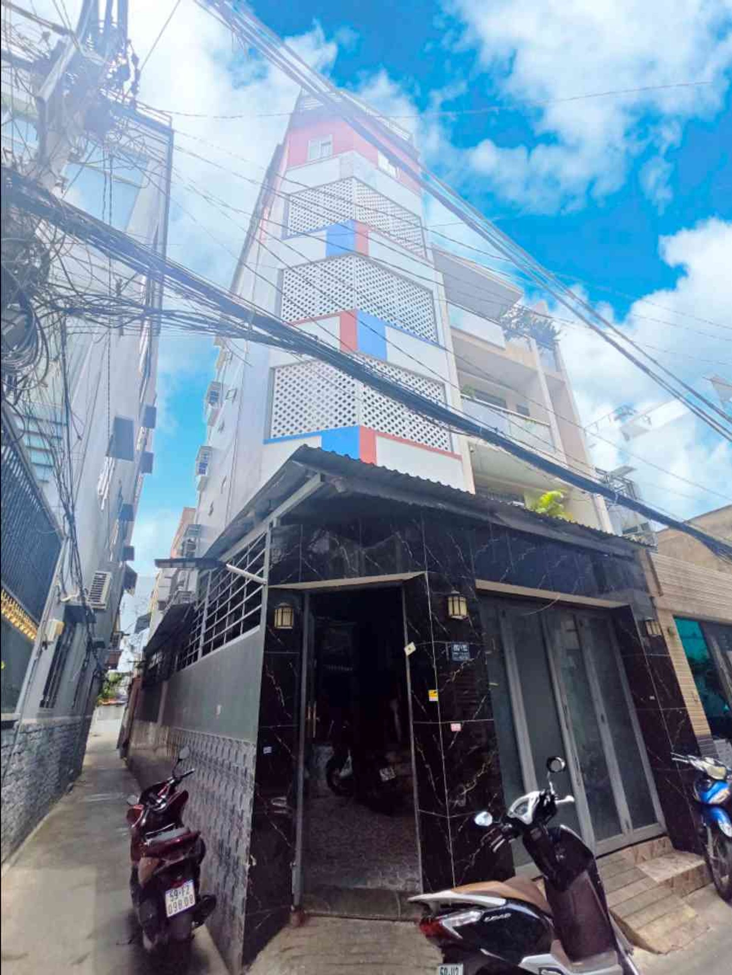 Bán nhà riêng 8 tầng thang máy, 13 phòng ngủ, hẻm 4m tại quận 10