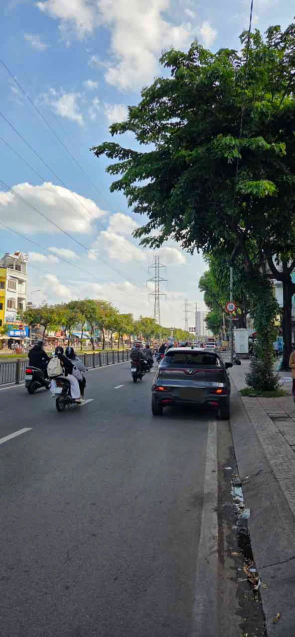 KHO XƯỞNG 957M² MẶT TIỀN KINH DƯƠNG VƯƠNG NGANG KHỦNG 21M DÒNG TIỀN 600TR/N CHỈ 2X TỶ