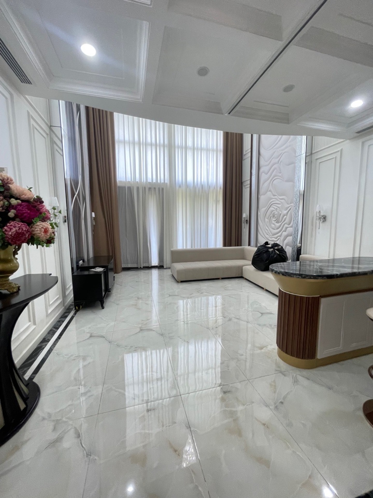Bán căn hộ cao cấp tại Bờ Bao Tân Thắng, 85m2, giá 27 tỷ