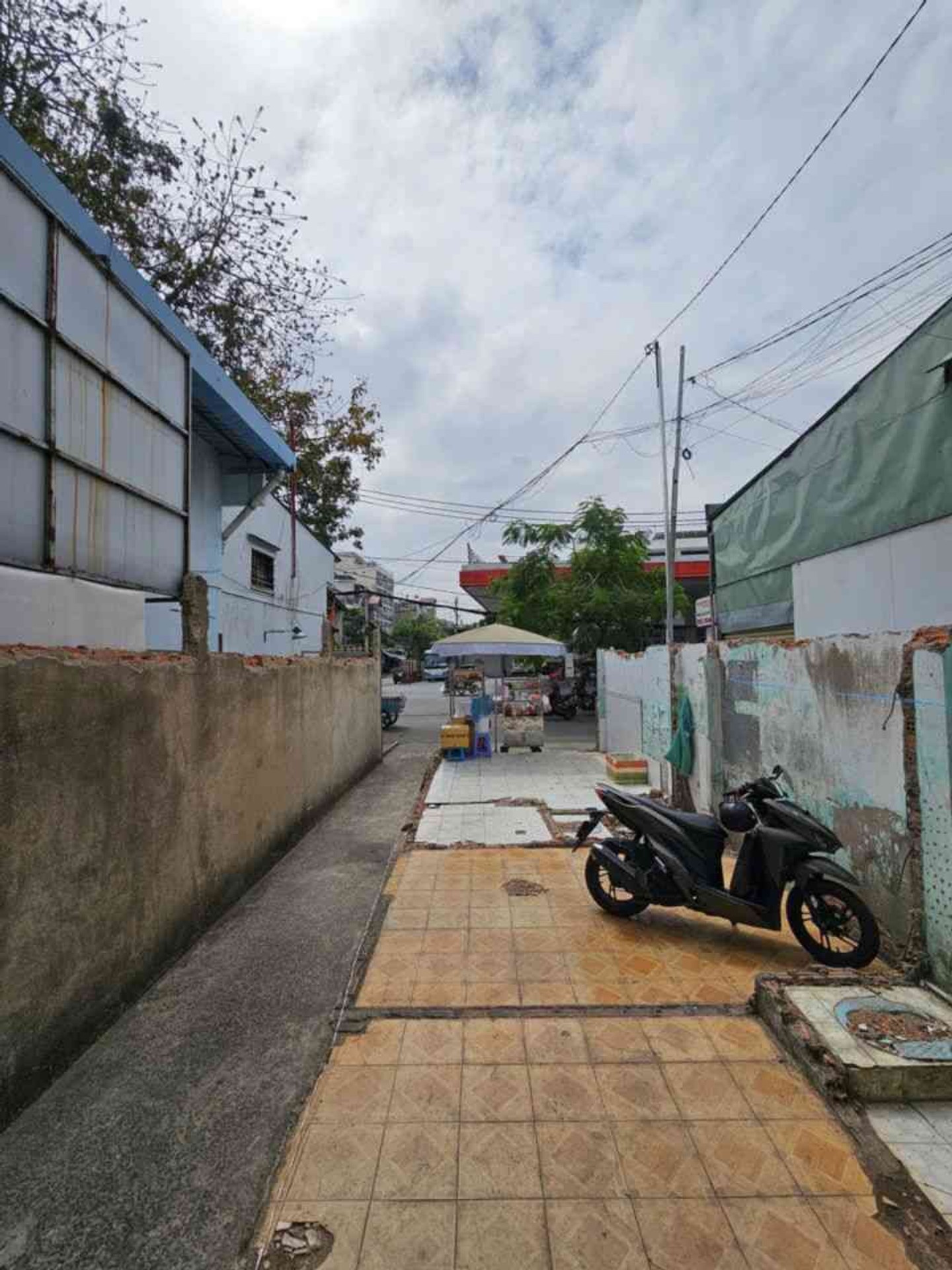 Nhà mặt phố 3 tầng rộng 142m2, giá sốc giảm ngay hôm nay