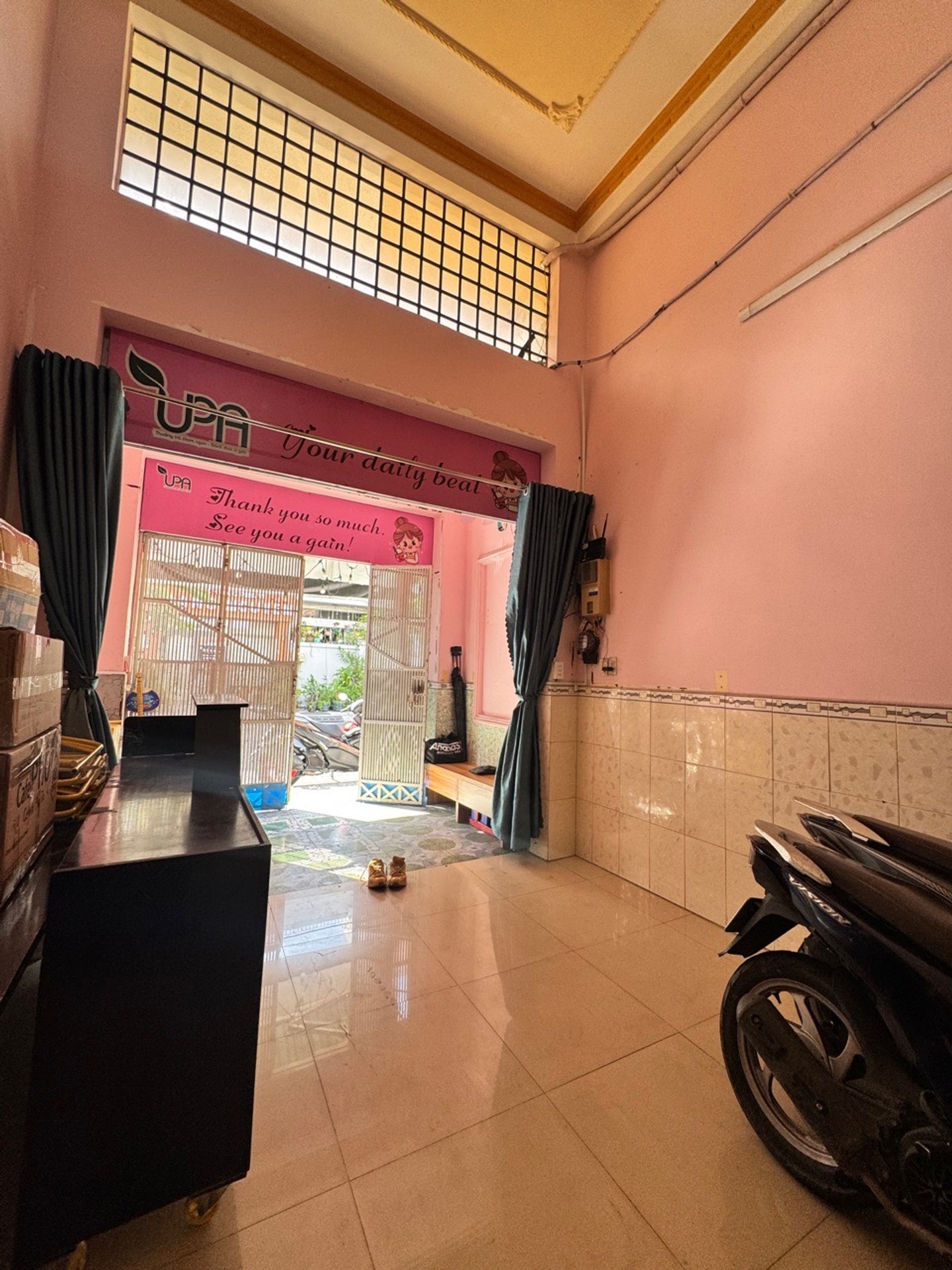 Nhà mặt phố Tân Hòa 4 tầng, kinh doanh sầm uất, vỉa hè rộng