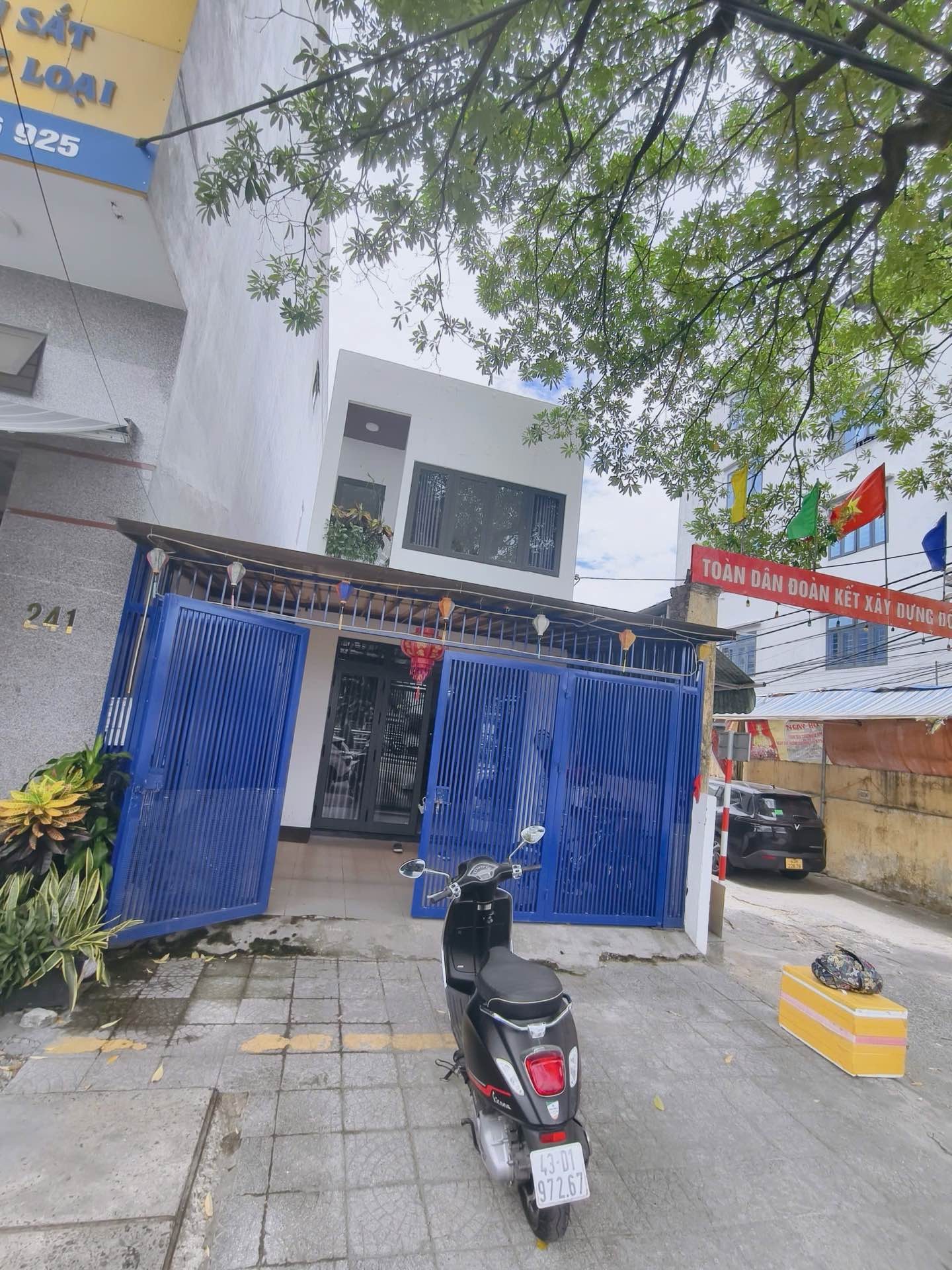 Cơ hội hiếm có sở hữu nhà 2 tầng mặt tiền Trường Chinh, lô góc kiệt rộng, giá cực tốt