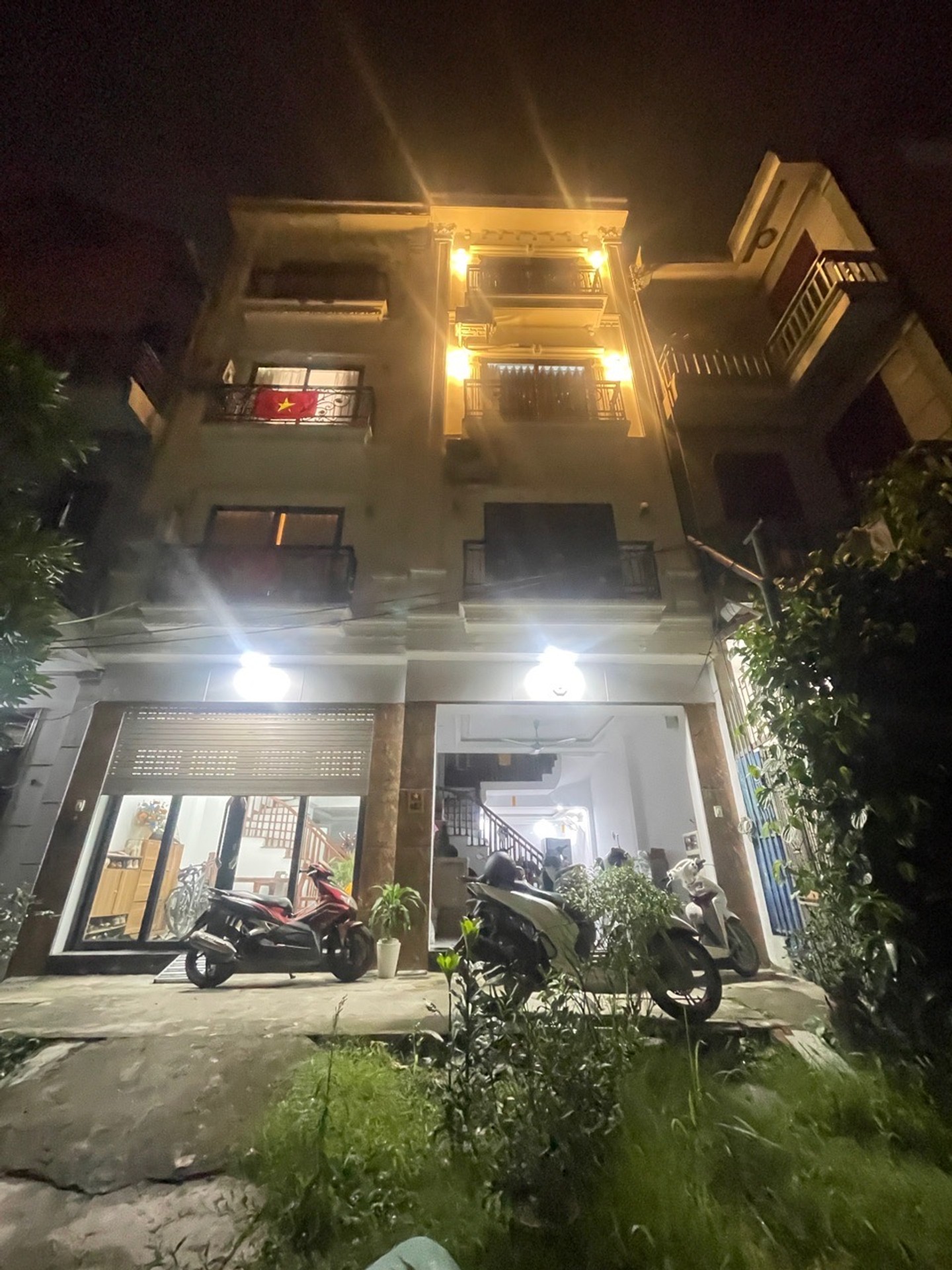 Cơ hội hiếm có sở hữu nhà mới nội thất sang trọng, vị trí đẹp ngay gần Quốc lộ