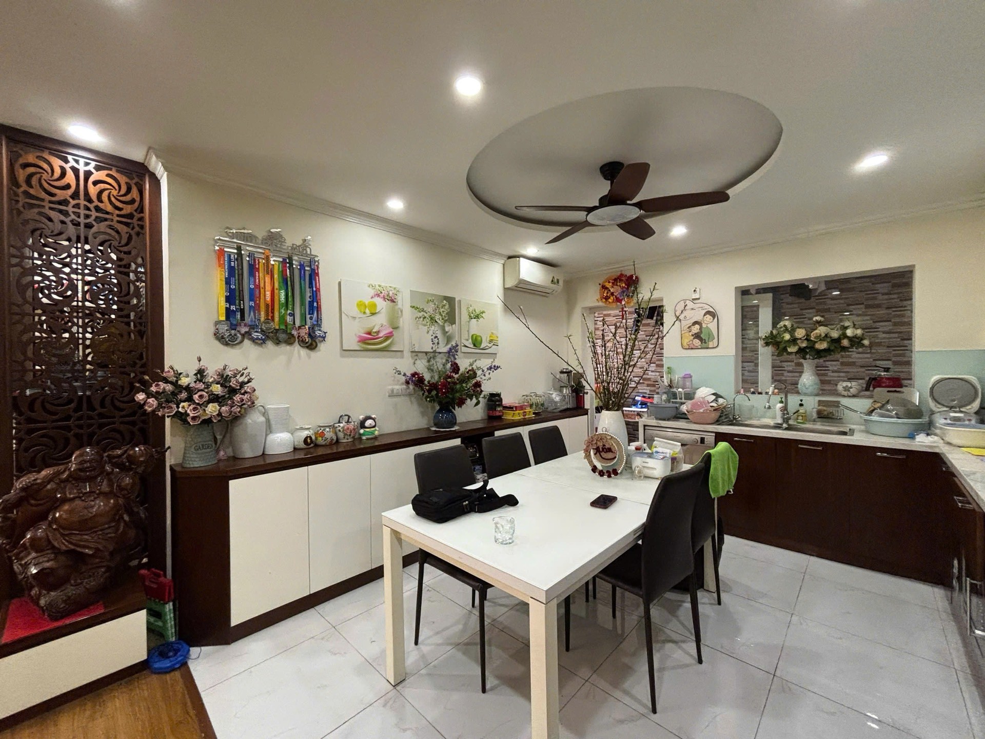 Bán căn hộ cao cấp 3 phòng ngủ tại quận Đống Đa, diện tích 133m²