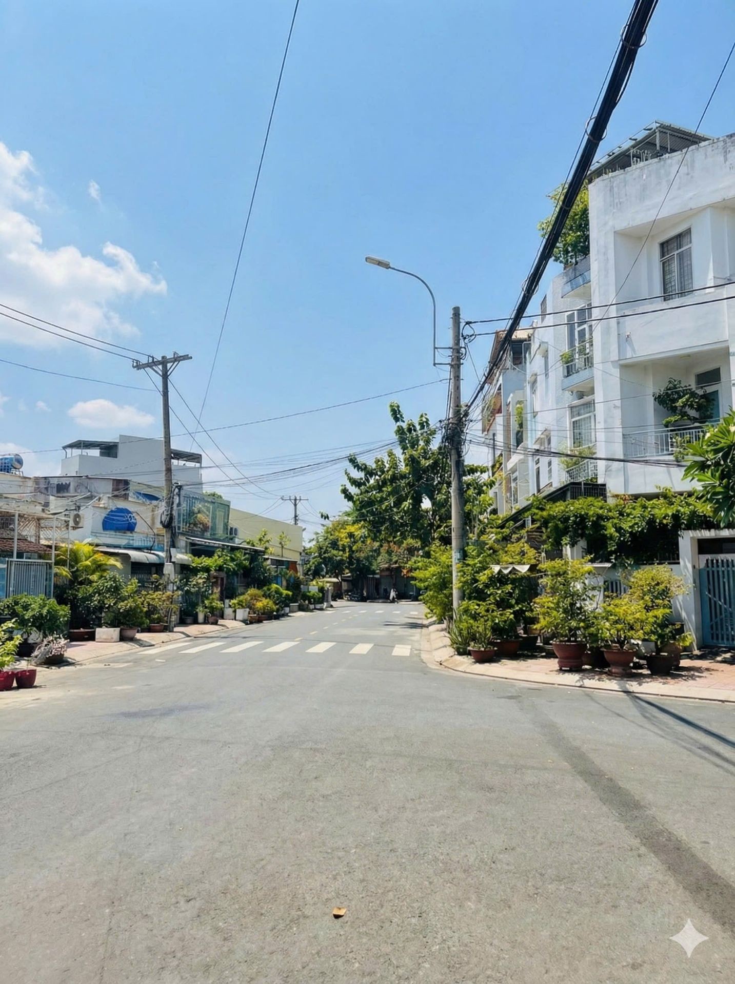 Nhà đẹp mặt phố 3 tầng tại phường Bình Đông, diện tích 173.7m2, 3 mặt tiền, giá 16.9 tỷ
