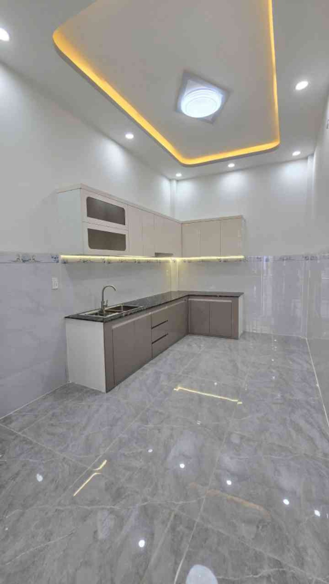 Bán nhà 4 tầng 4PN 5WC gần công viên Thạch Lam