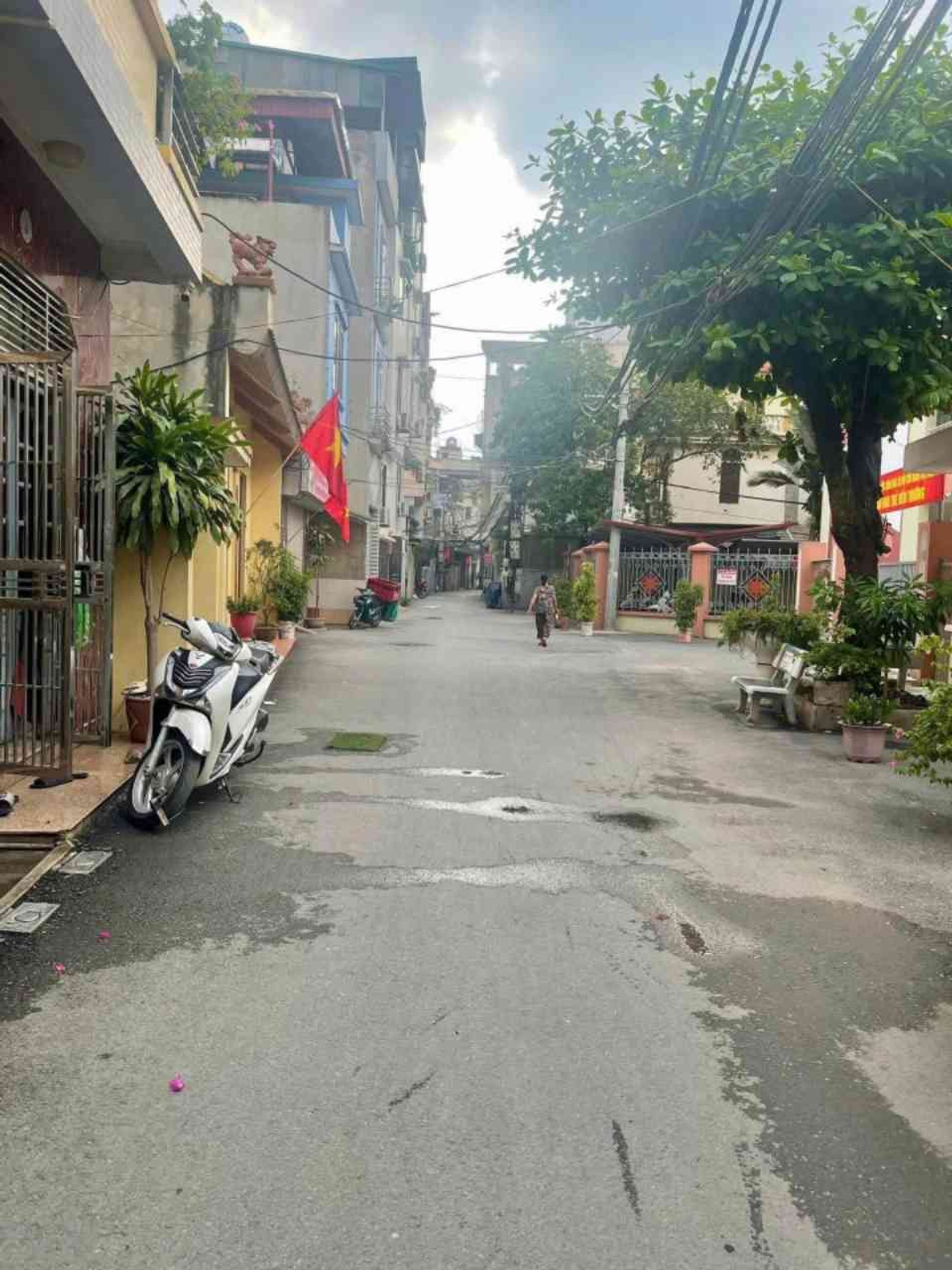 Bán Nhà KIM GIANG 44m ngõ Thông Rộng Ô tô qua nhà vài bước ra Ô Tô Tránh gần công viên Khu Đô Thị.