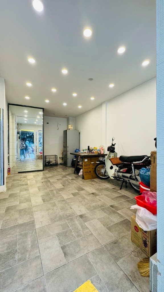 Nhà hẻm rộng, kinh doanh sầm uất, giá nhỉnh 5 tỷ