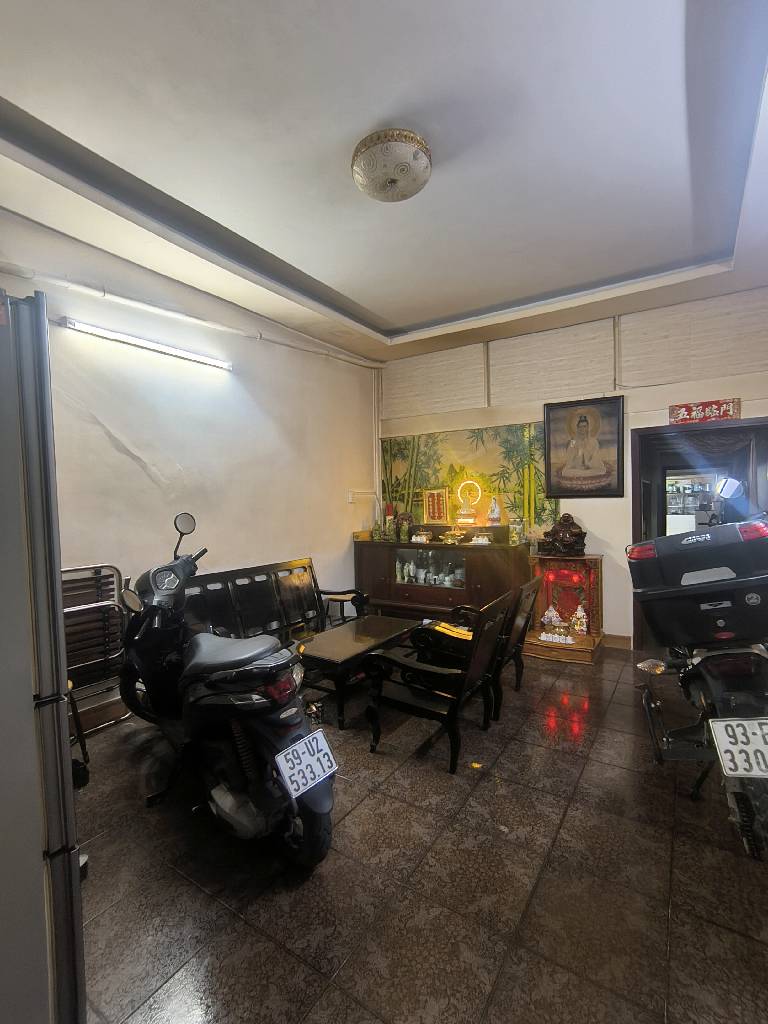 Nhà đẹp ngay Quận 10, trung tâm cực đẹp