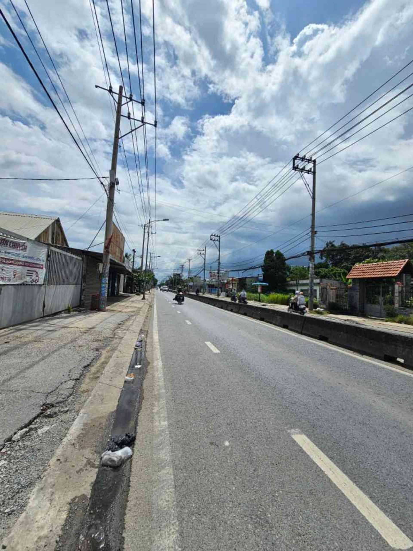 Bán nhà xưởng 1200m full thổ, mặt tiền Nguyễn Văn Bứa, Hóc Môn