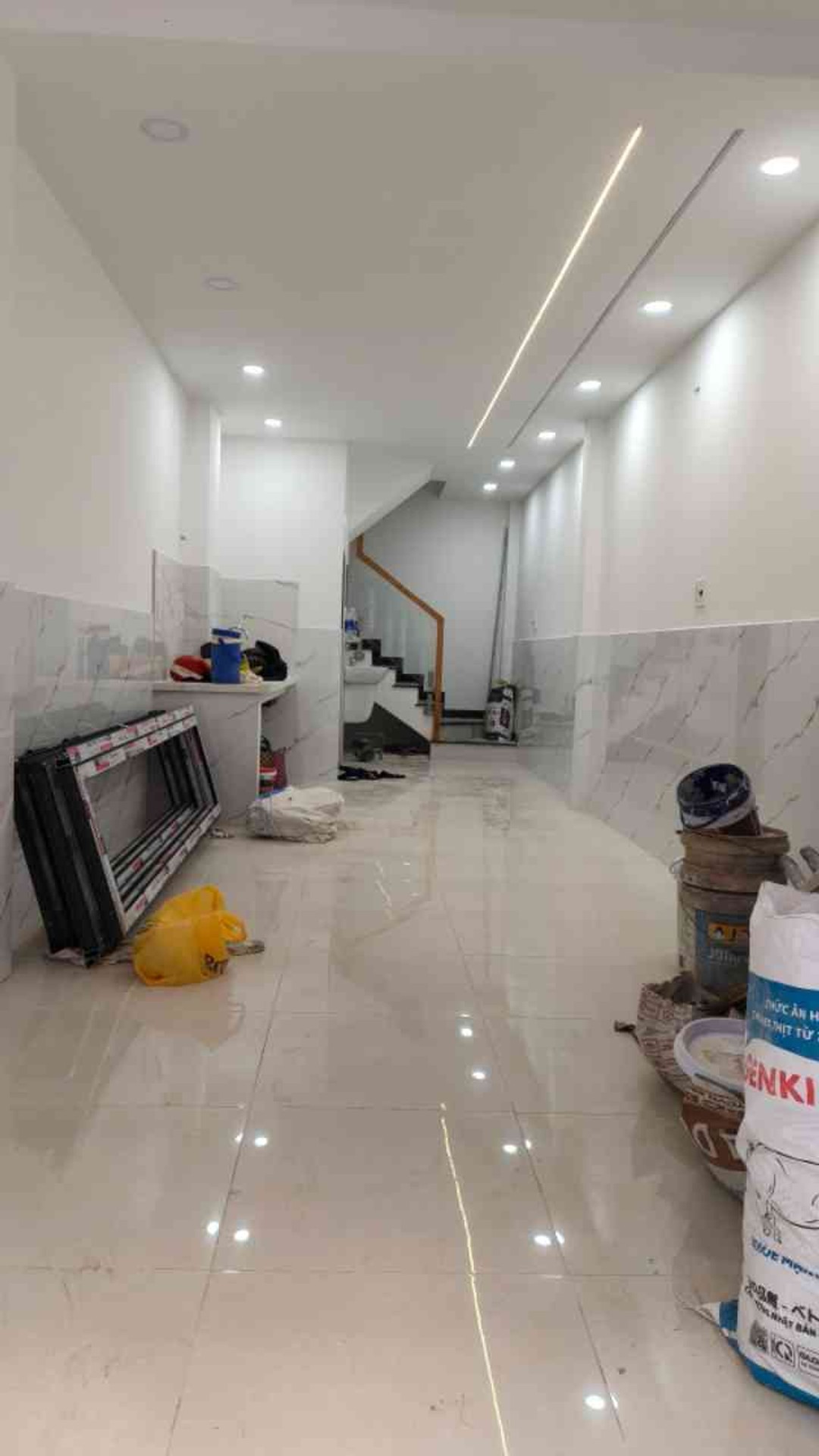 Bán nhà mới 4 tầng 3 PN tại phường Phú Trung, giá 5.2 tỷ