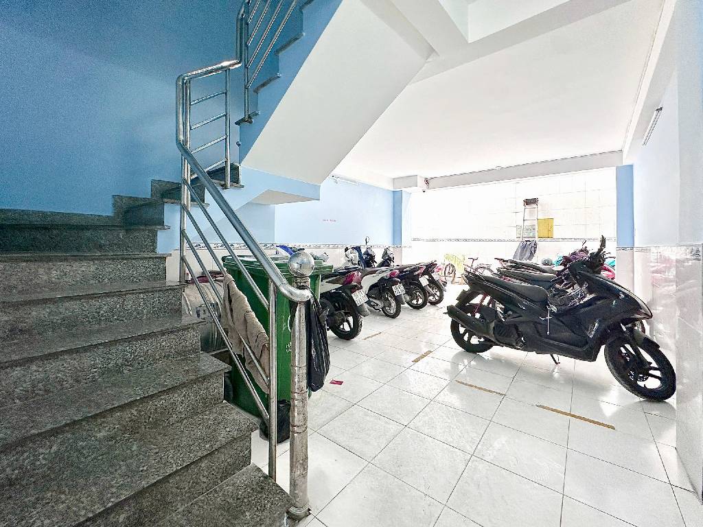 NHÀ MT HẺM LÝ THÁI TỔ Q10 - HIẾM KD ĐỈNH. ÔTÔ ĐỖ CỬA -