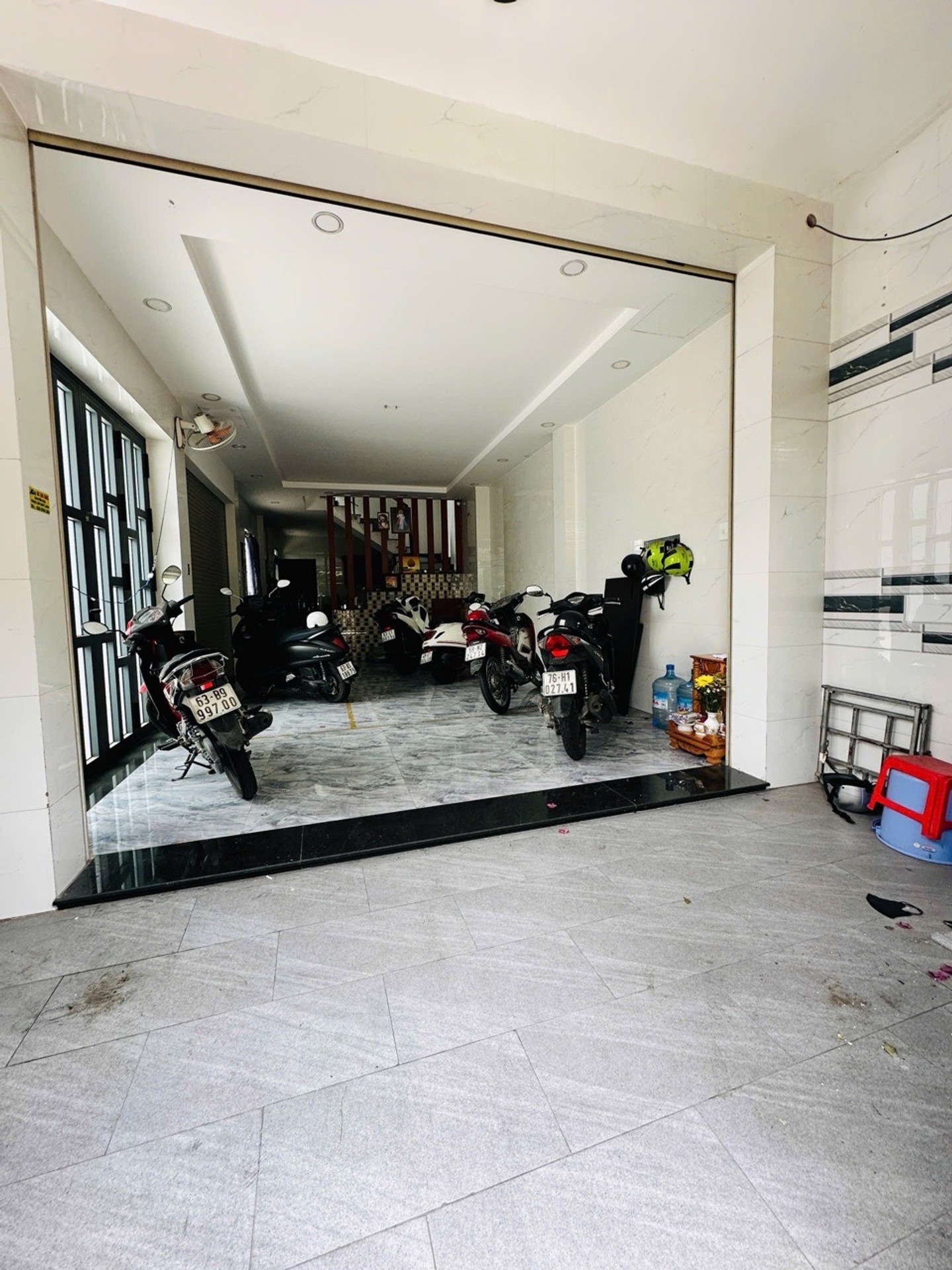 Bán nhà 3 tầng căn góc hẻm rộng 8m khu Vườn Lài