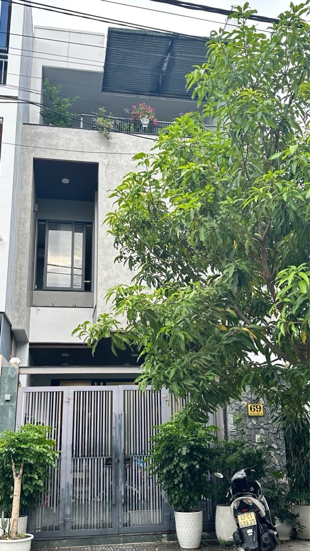 Nhà phố 3 tầng hiện đại ngay KĐT Hòa Xuân, tiện nghi chuẩn sống xanh