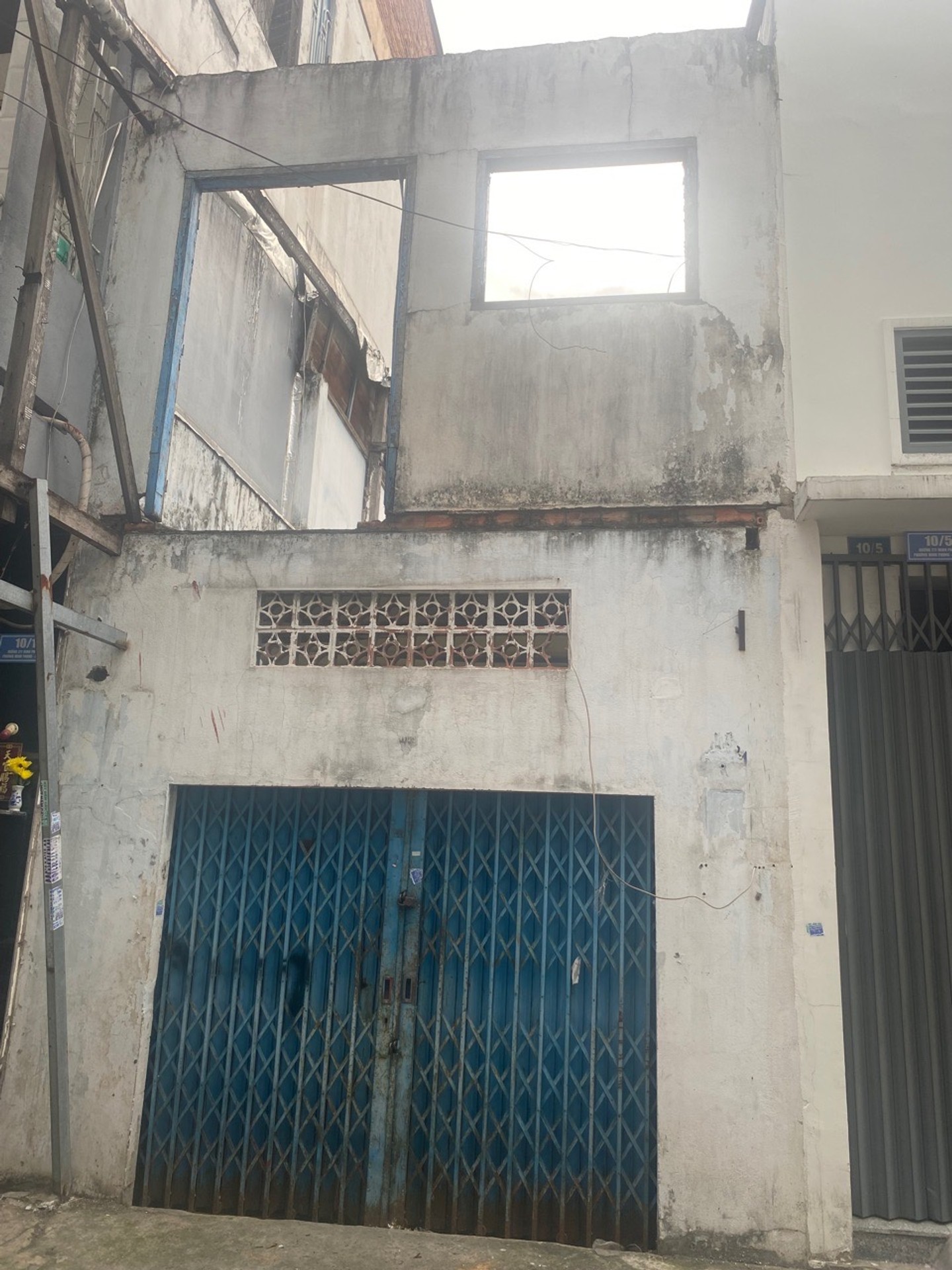 Nhà hẻm 6m Quận 11, diện tích lớn, tiện xây mới