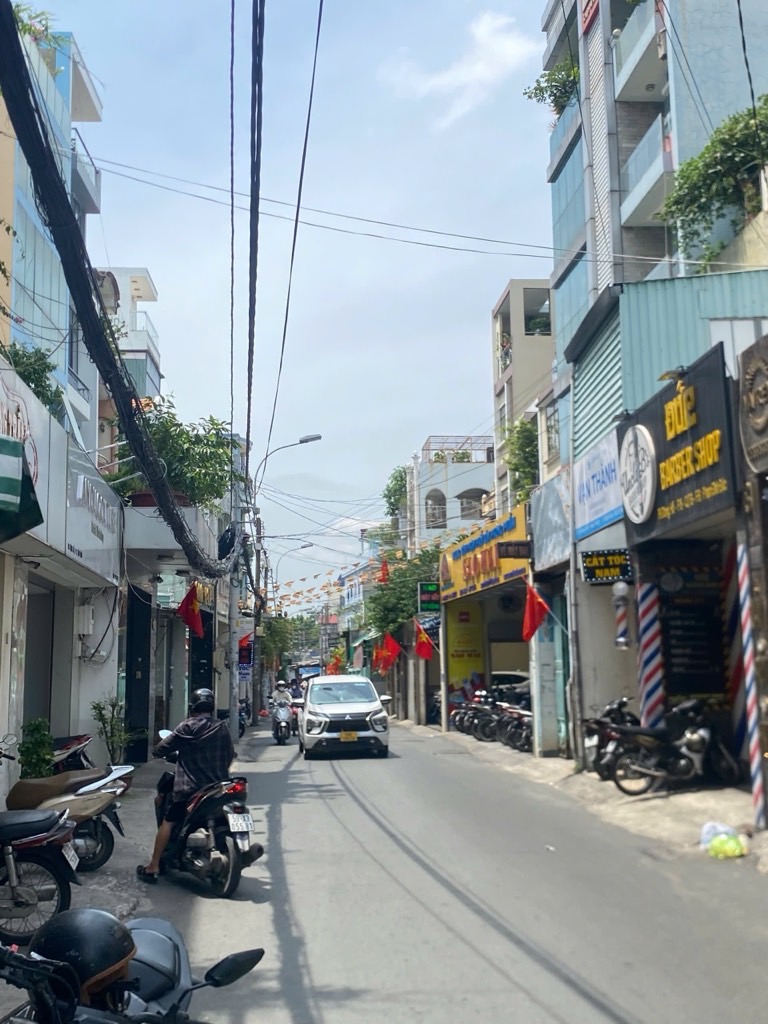 Nhà Mặt Phố Sầm Uất Quận Tân Bình - Thu Nhập 20 Triệu/Tháng