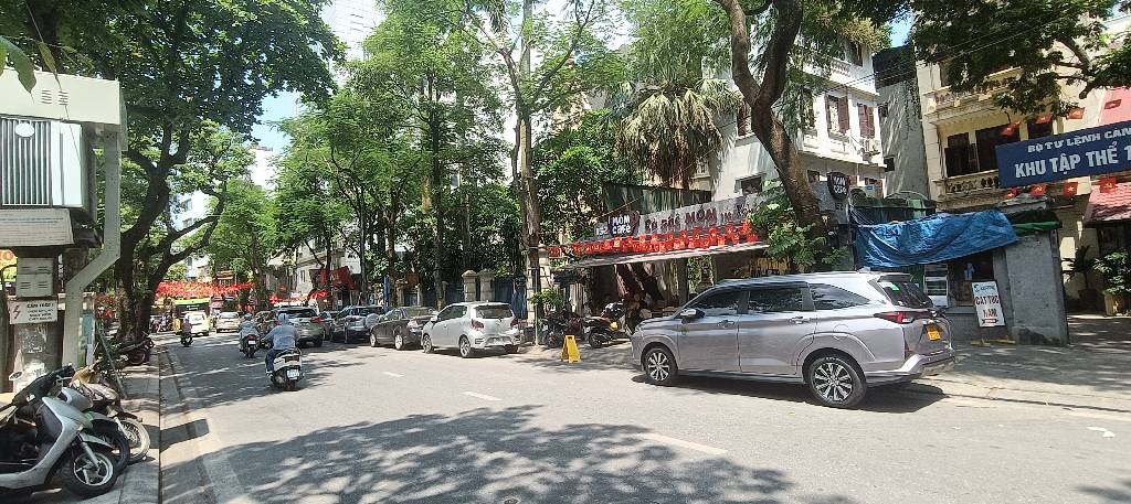Nhà phố lô góc đẳng cấp tại trung tâm Ba Đình