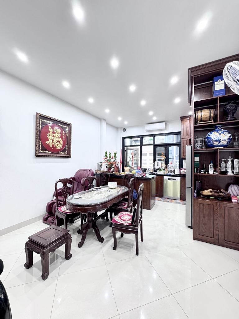 Bán nhà phân lô ô tô 4 tầng tại Hoàng Mai, giá 23.9 tỷ