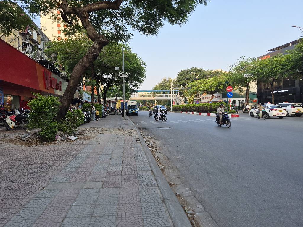 Nhà mặt phố đắc địa mặt tiền 18m tại Long Biên, biểu tượng giá trị trung tâm Hà Nội