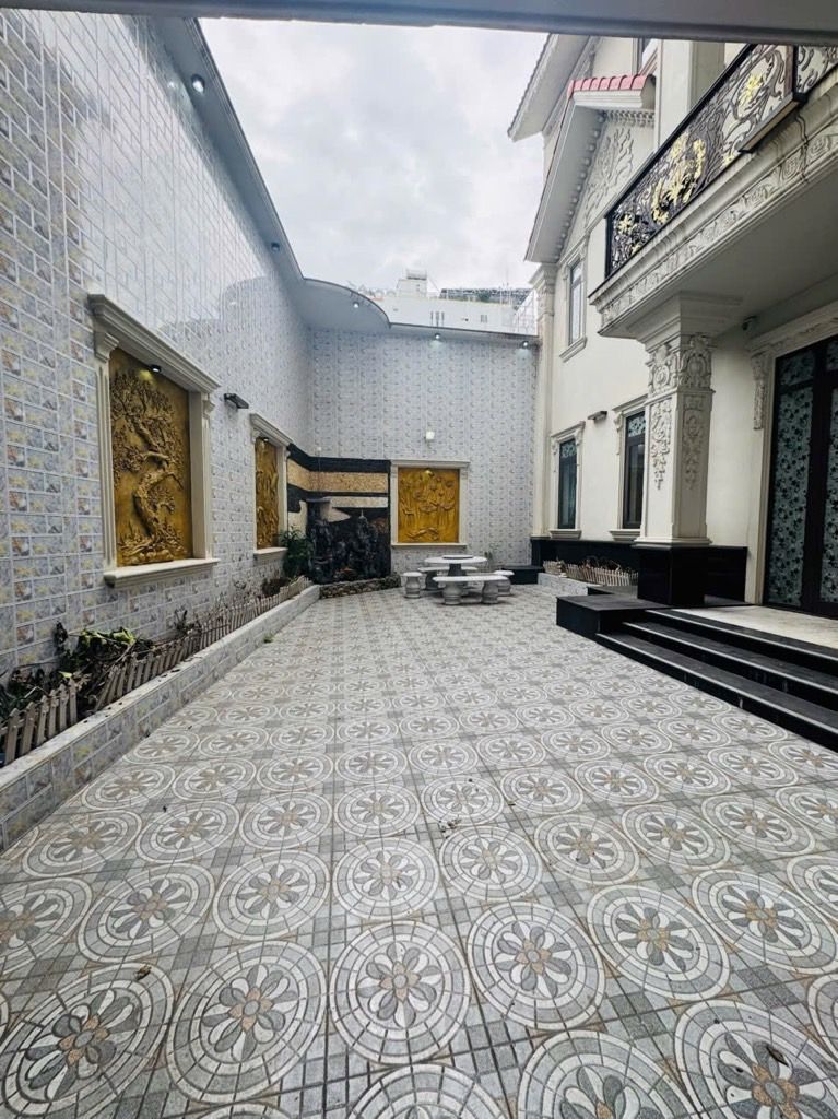 Bán nhà 4 tầng diện tích lớn tại Tân Sơn, Tân Bình giá 30,5 tỷ