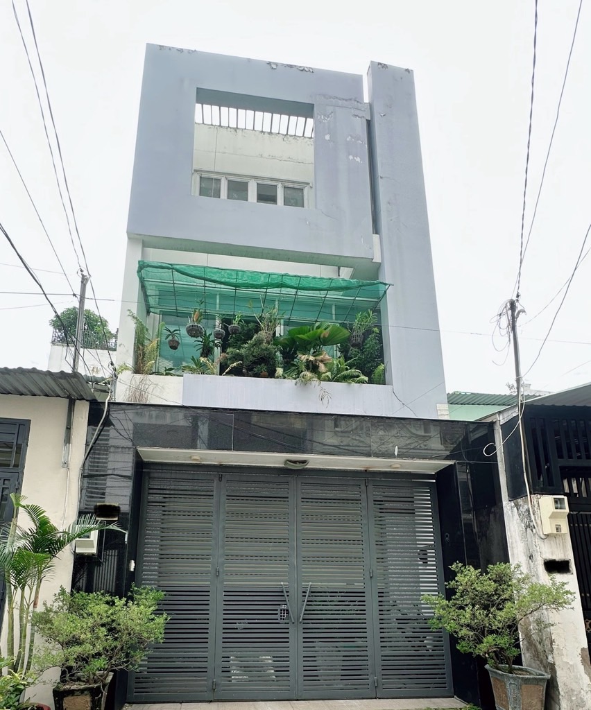 Nhà đẹp 3 tầng khu VIP Tân Bình, gần sân bay, giá tốt