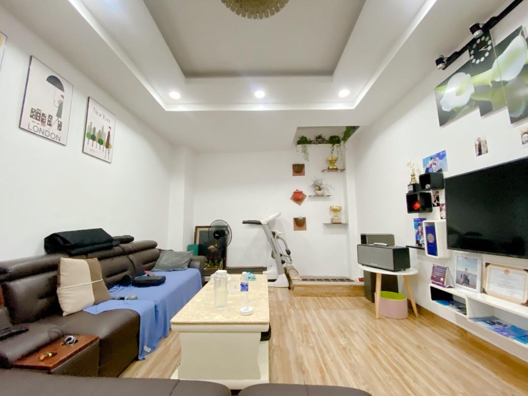 Nhà hẻm xe hơi Phạm Văn Bạch, 4 tầng, giá siêu ưu đãi