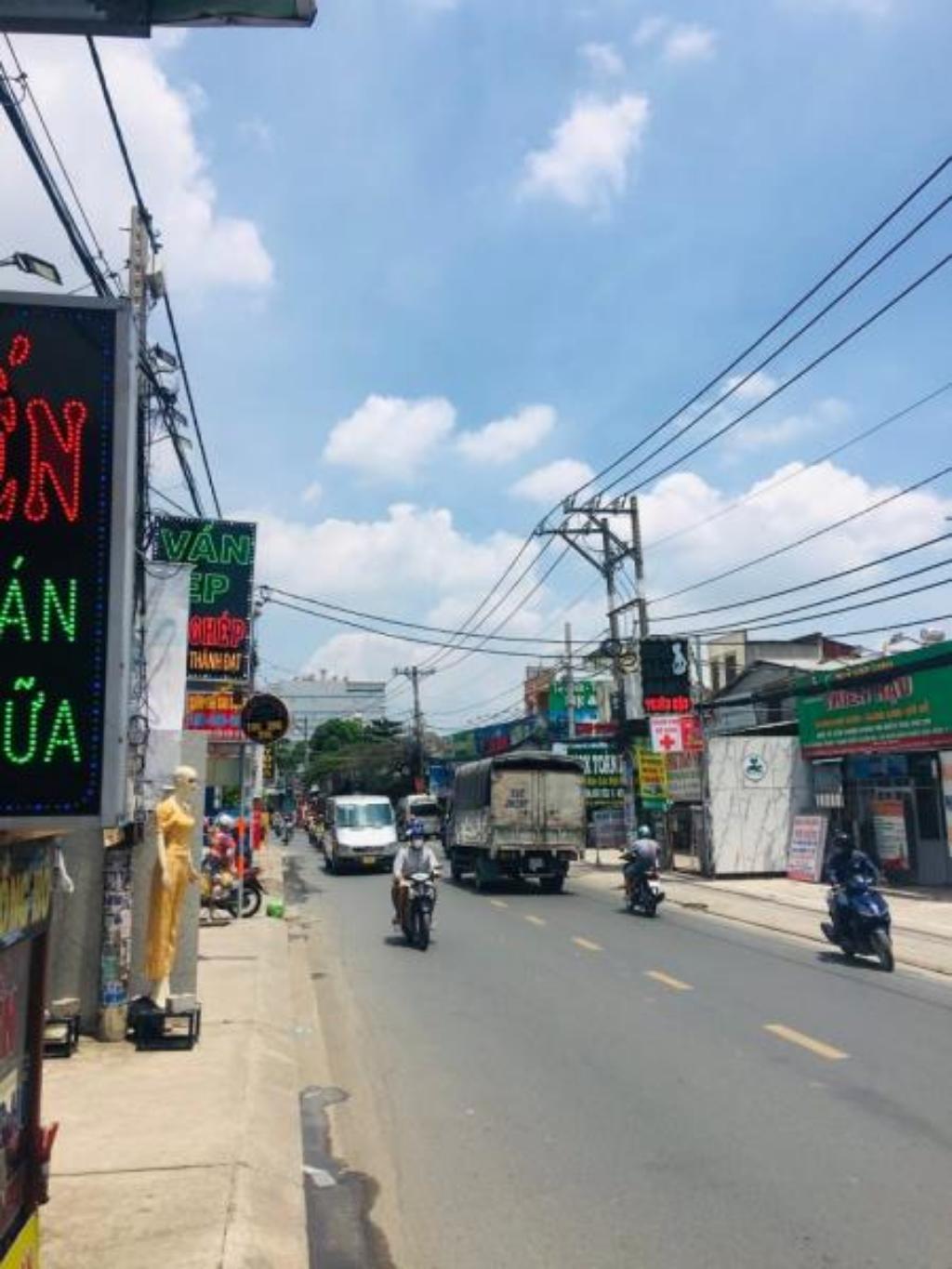 Nhà mặt tiền đẹp 8m, kinh doanh cực đỉnh tại Bình Tân