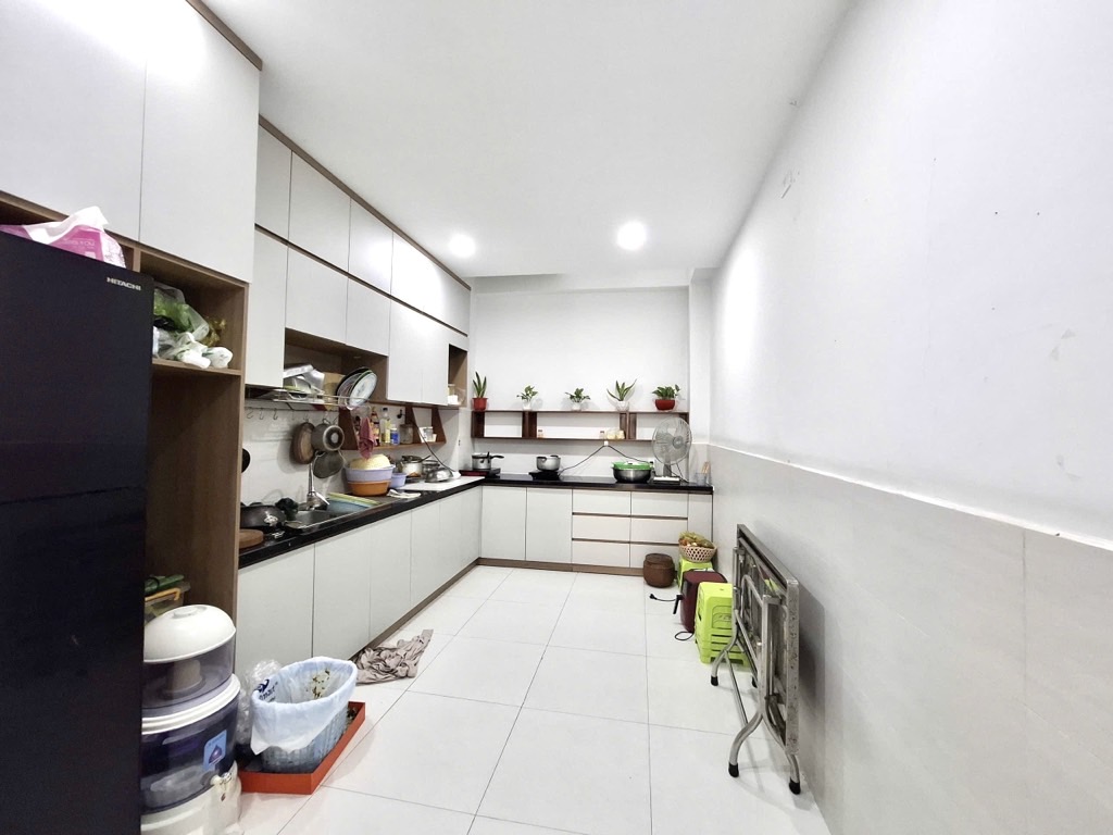 Bán nhà 3 tầng mặt tiền 3m khu Bàu Cát, Phường 11 Tân Bình, hẻm ô tô tải, giá 7.76 tỷ