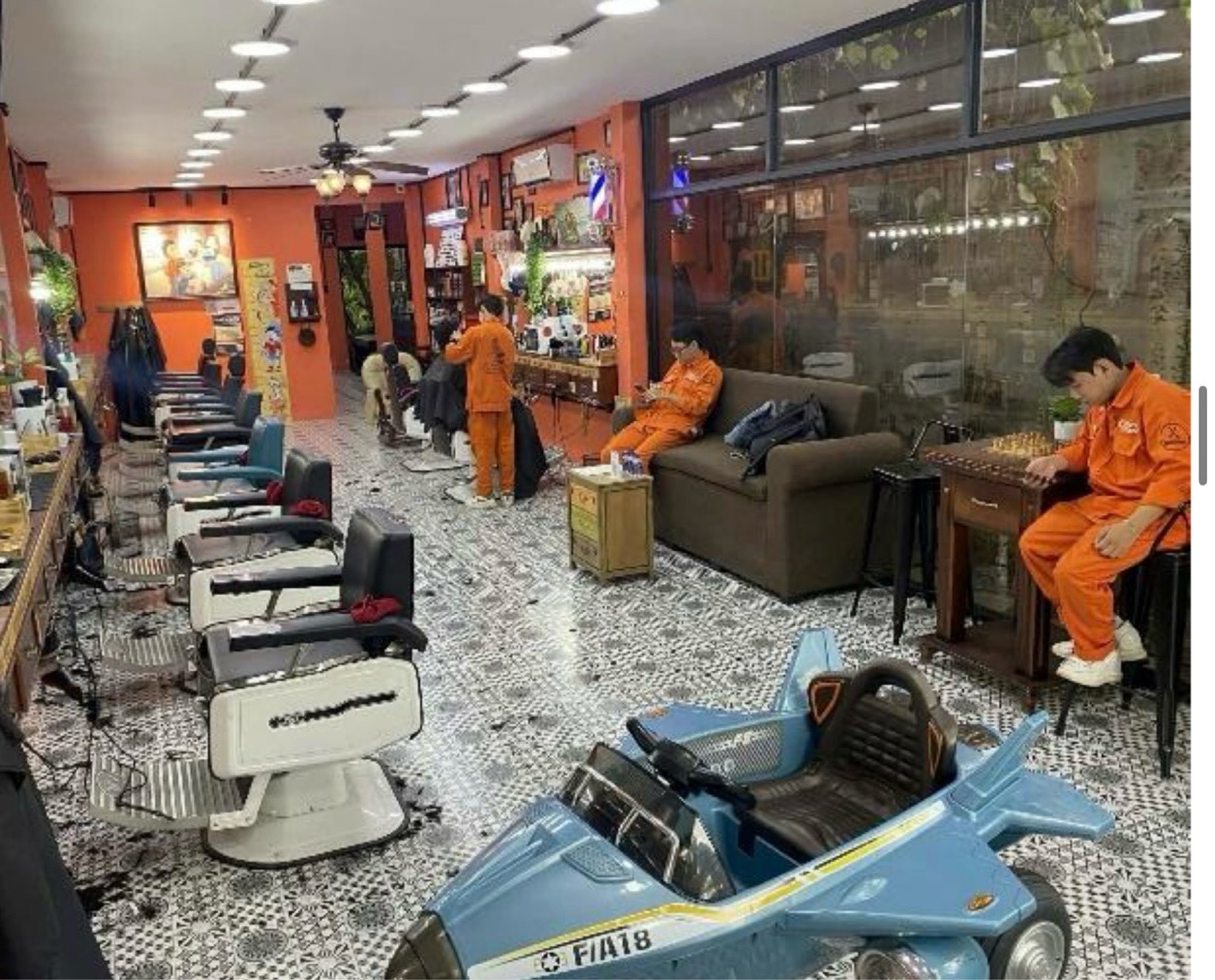 Bán nhà mặt phố tại quận trung tâm, diện tích 254m2, mặt tiền kinh doanh 6m