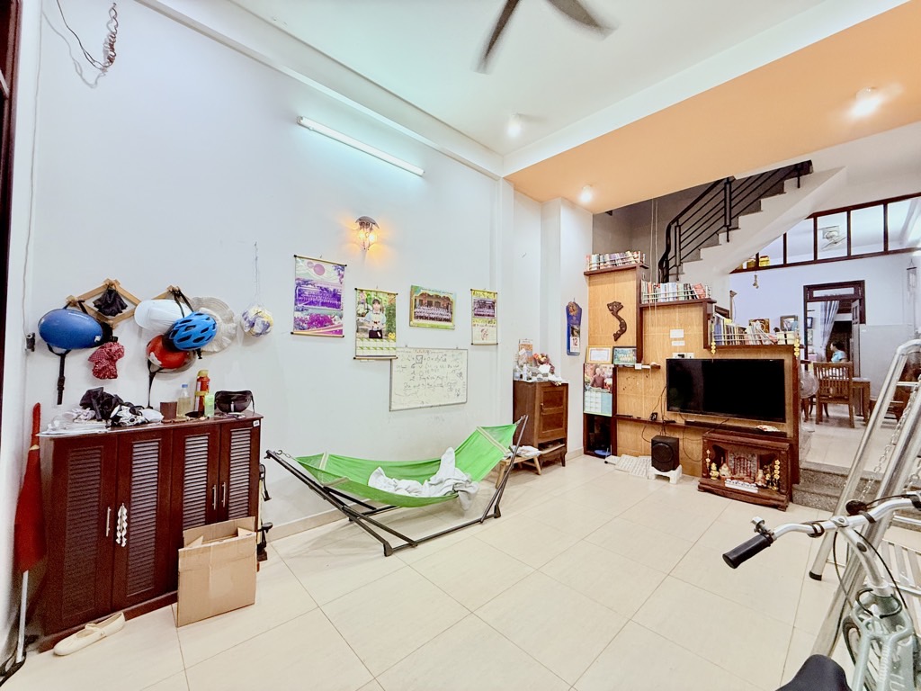 Bán nhà 3 tầng 3 phòng ngủ diện tích 80.7m2 tại Huỳnh Văn Nghệ