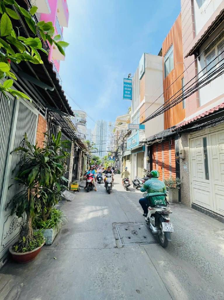Nhà Riêng 4 Tầng Hẻm Xe Hơi Sát Mặt Tiền Phạm Hùng - Cơ Hội Vàng Cho Gia Đình