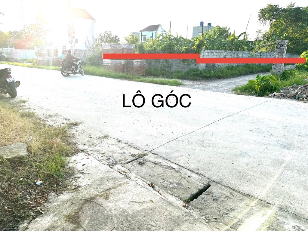 Lô góc mặt phố kinh doanh giá tốt tại đầu làng view hồ sen
