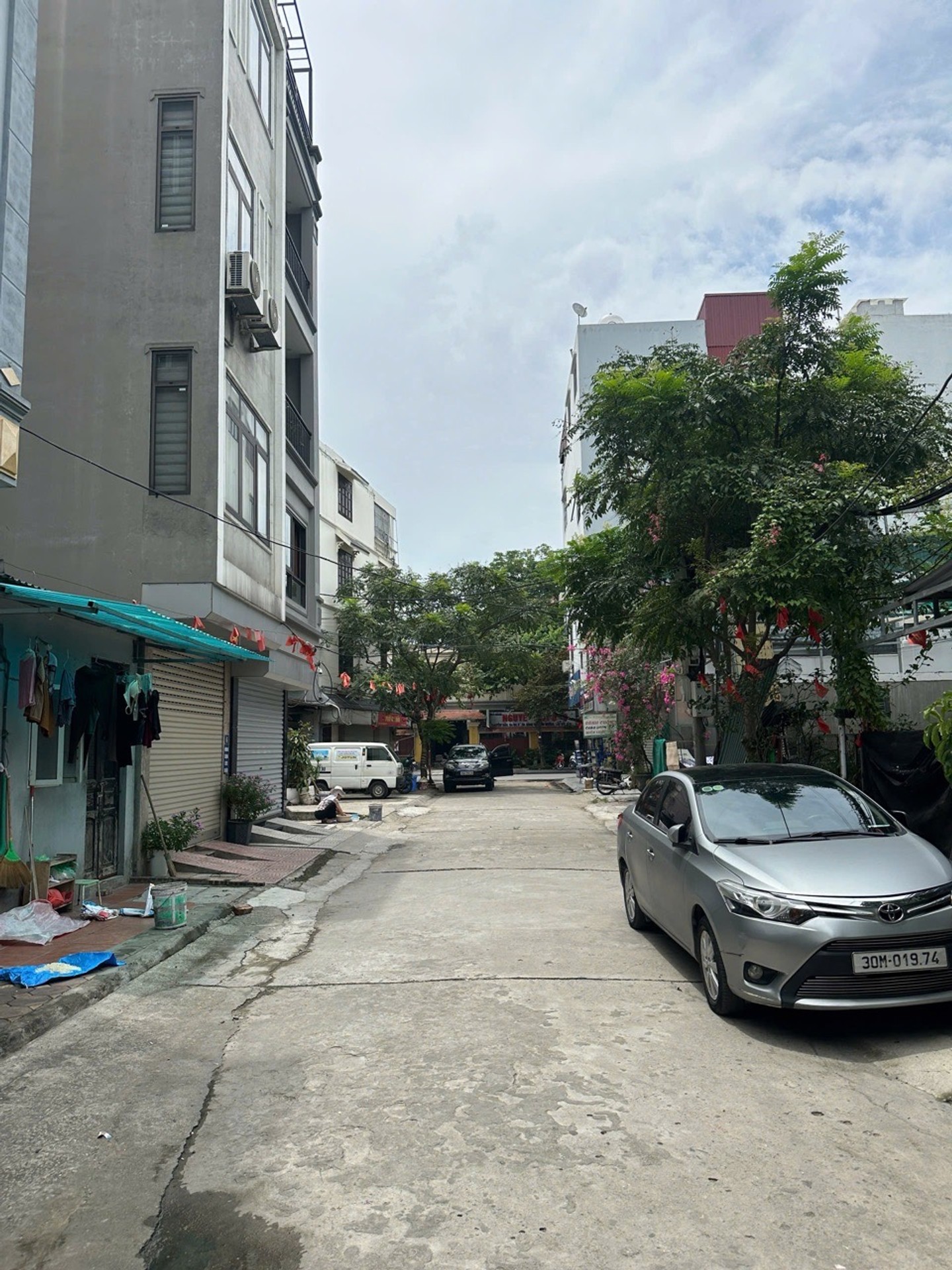 Nhà 6 tầng hiện đại sát Vinhomes Việt Hưng