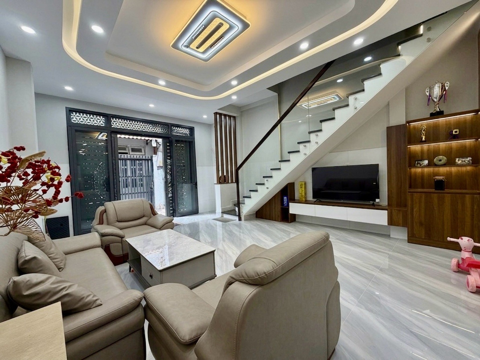 Nhà mới, rộng rãi, an ninh – chốt nhanh giá tốt!