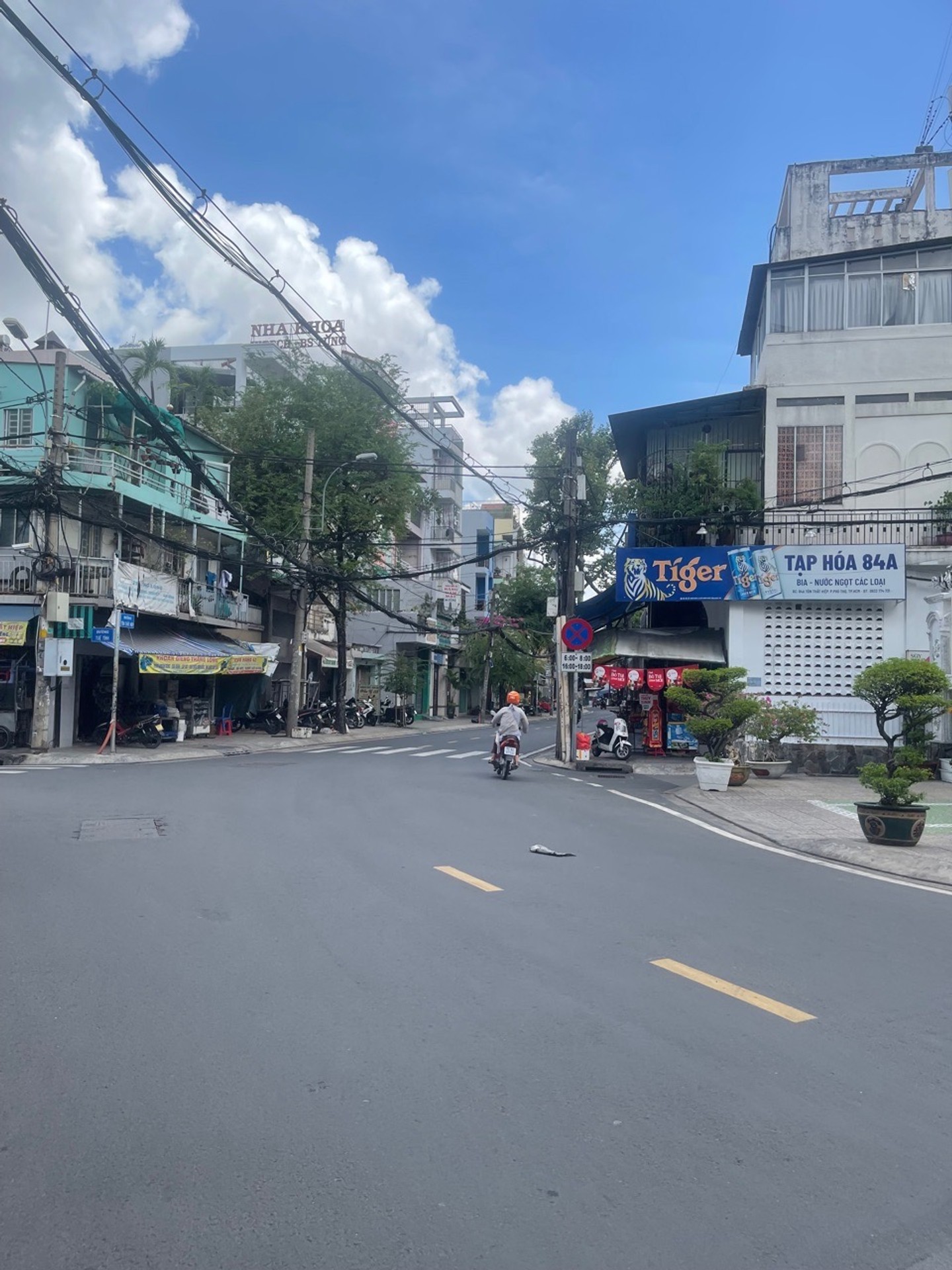 Nhà lô góc siêu thoáng, hẻm ba gác tại Tôn Thất Hiệp