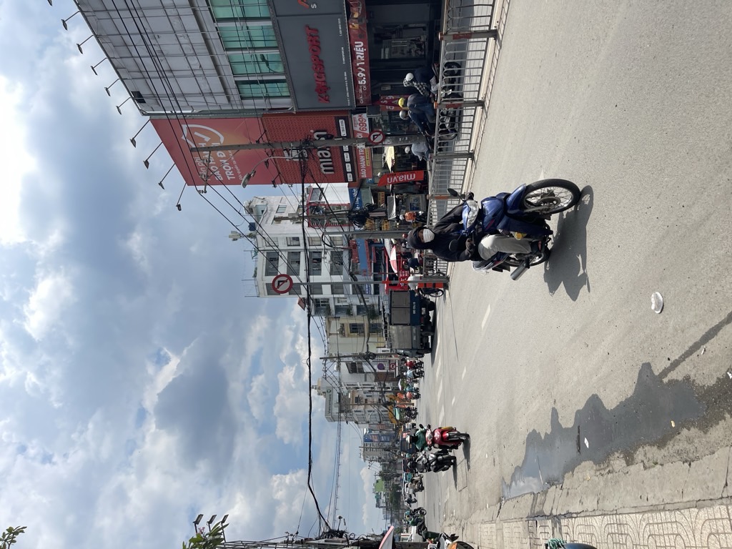 Nhà 4 tầng siêu chắc, tiềm năng mặt đường Metro Bảy Hiền