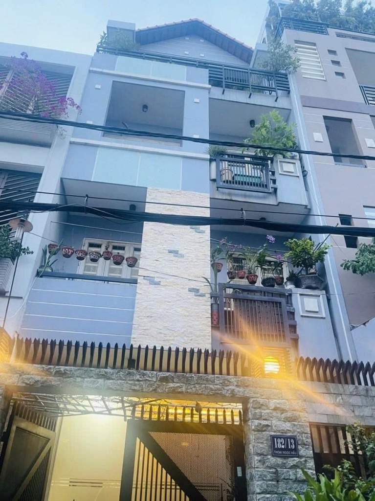 Biệt thự đẳng cấp trung tâm Tân Phú với thiết kế hiện đại và không gian riêng tư tuyệt đối
