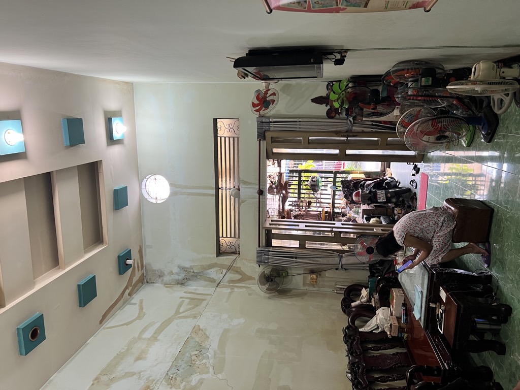 Bán nhà mặt phố 61m² tại Thủ Đức, thuận tiện, hướng Nam, giá 4.65 tỷ