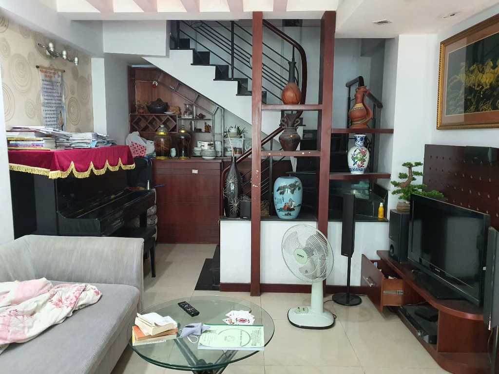 Nhà 5 Tầng Sang Trọng Trên Lý Thường Kiệt Quận Tân Bình
