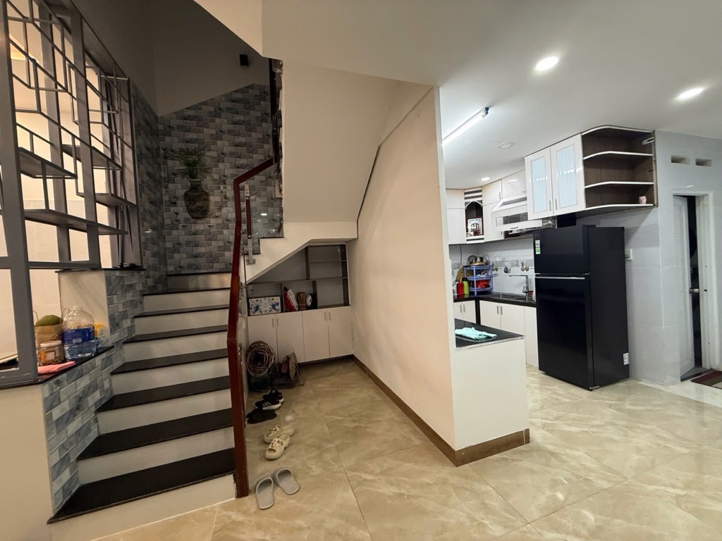 Bán nhà 2 tầng 4 phòng ngủ 132m2 tại Quận 9, giá 6.95 tỷ